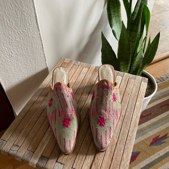 One of a kind Kilim Mules - Picture 5 of 6